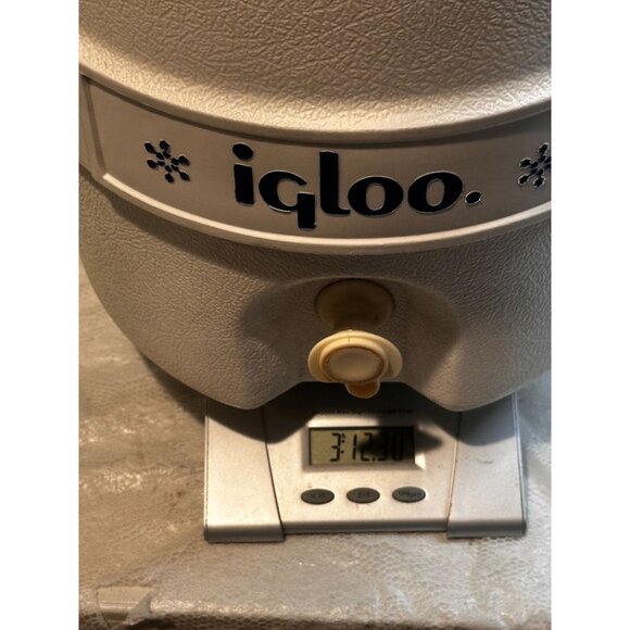 Igloo Water Cooler Handle Spout White Blue Durable Plastic Vtg 2 Gallon Storage - Picture 8 of 8